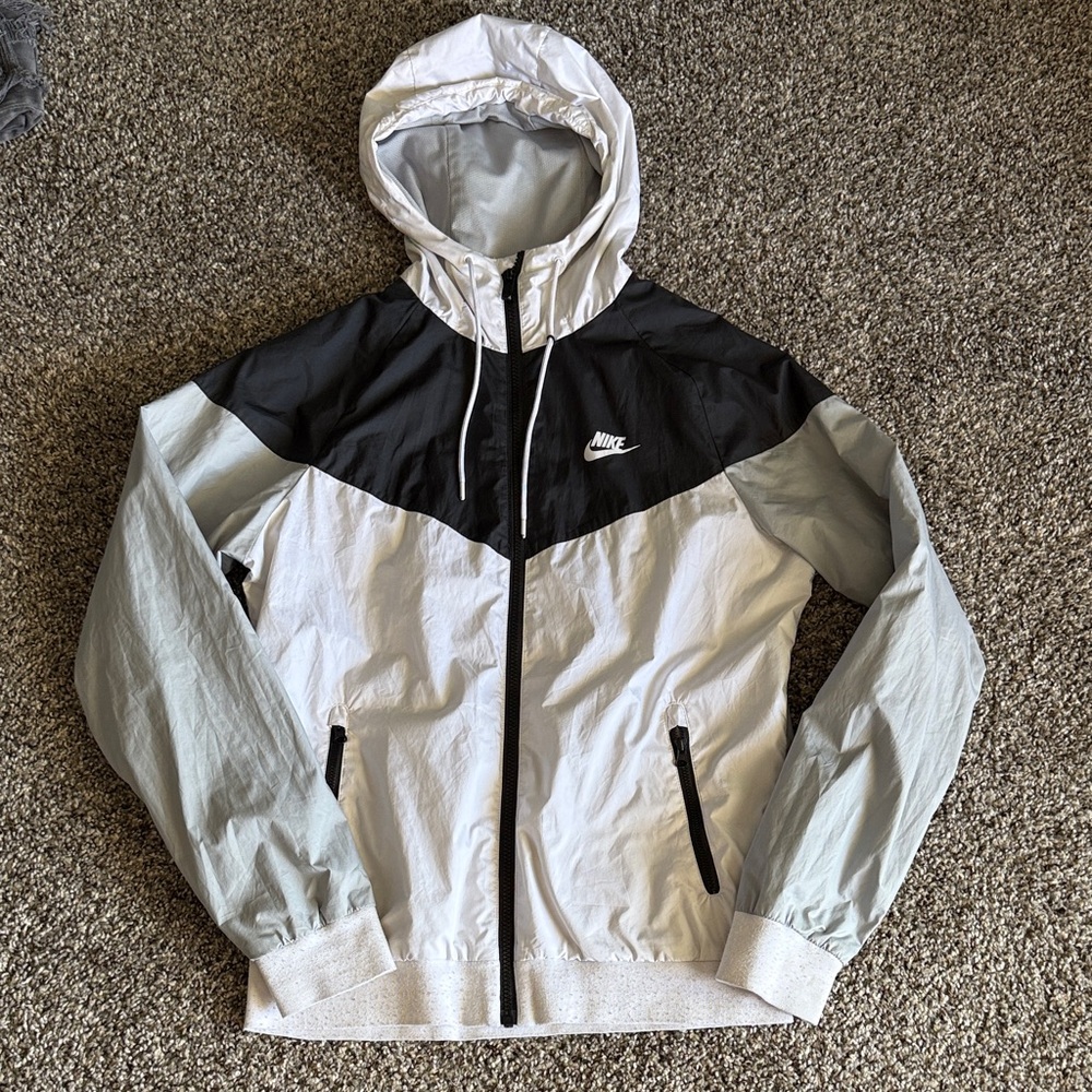 Nike Men's Black and White Windbreaker